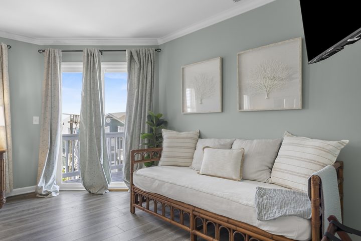 Primary suite balcony doors opening to the ocean