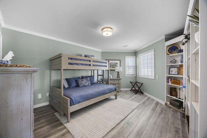 Flex room with twin-over-full bunk bed and blue quilts