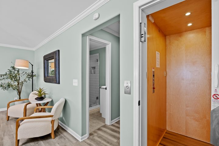 Private elevator landing